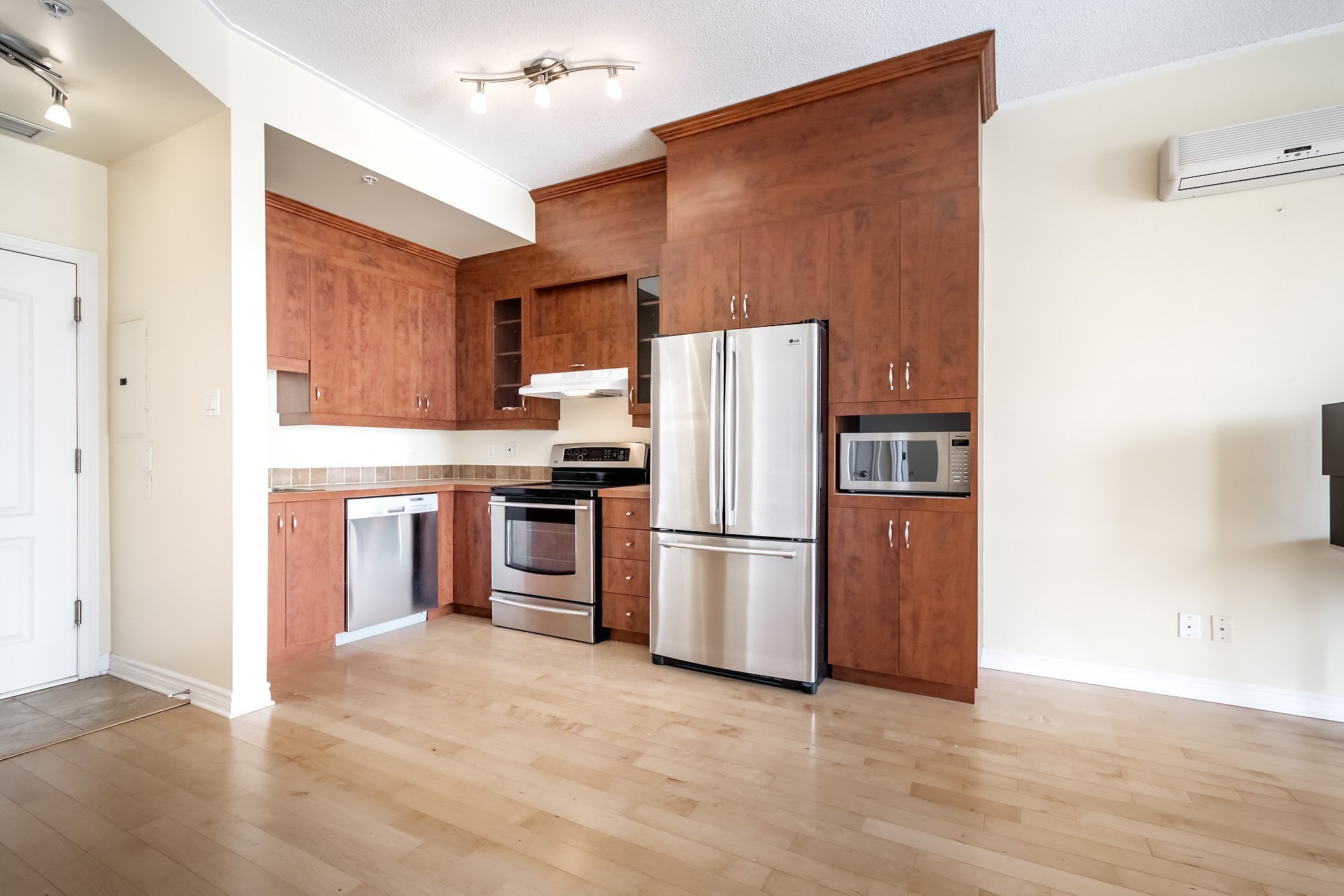 Photo - Kitchen