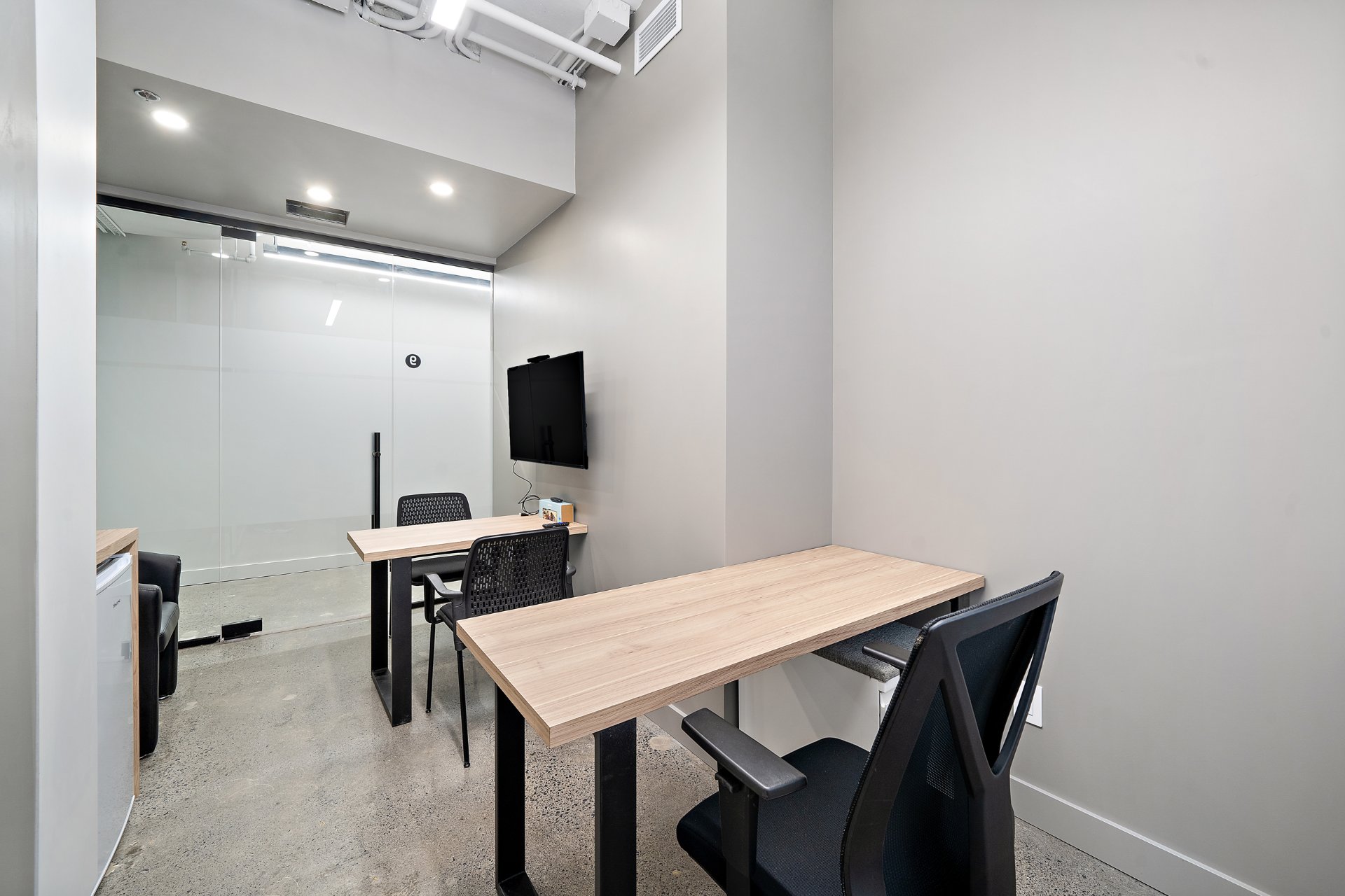 Photo - Bureau