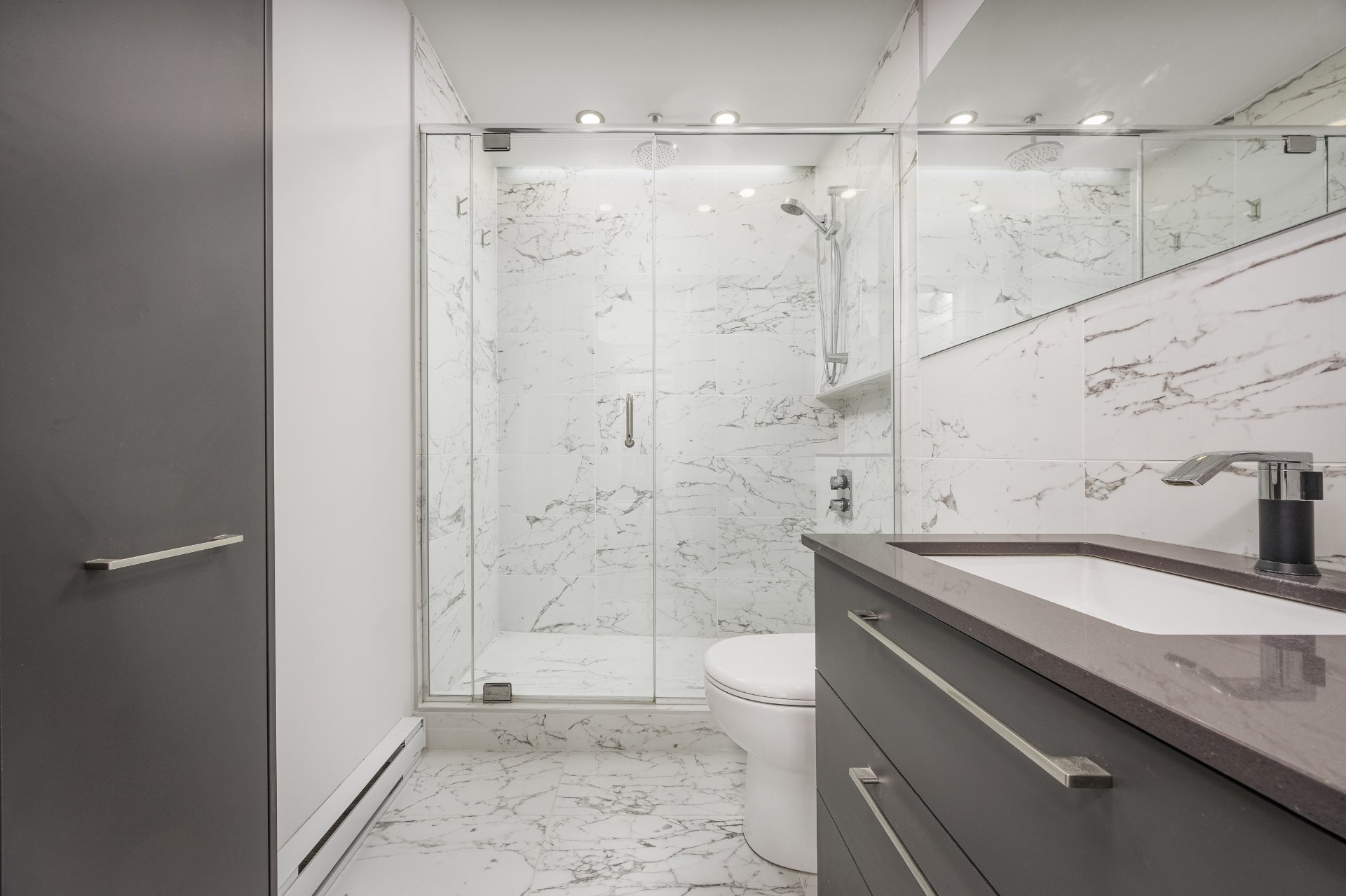 Photo - Salle de bains attenante à la CCP