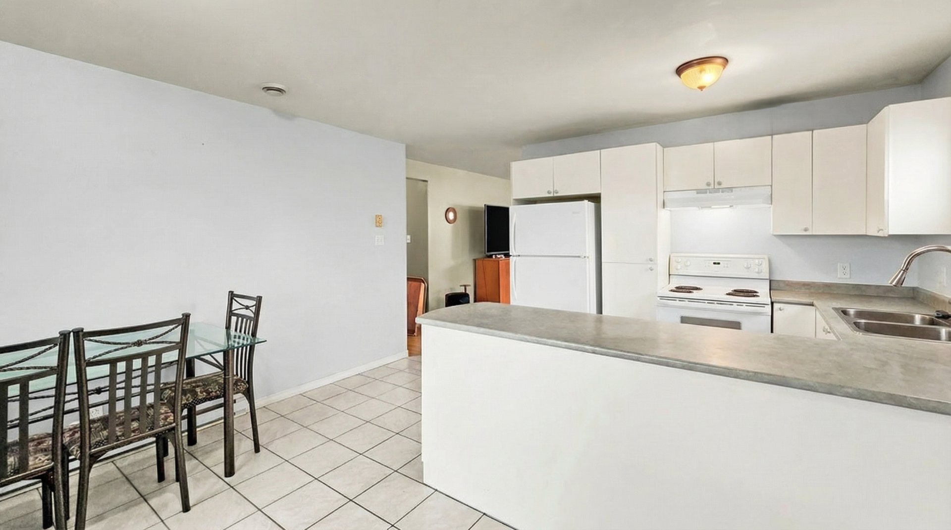 Photo - Kitchen