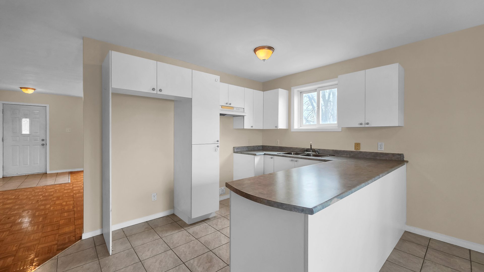 Photo - Kitchen