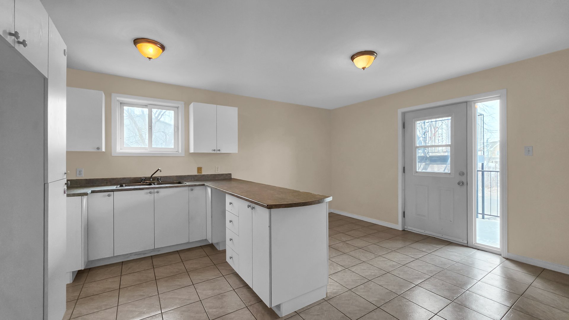 Photo - Kitchen