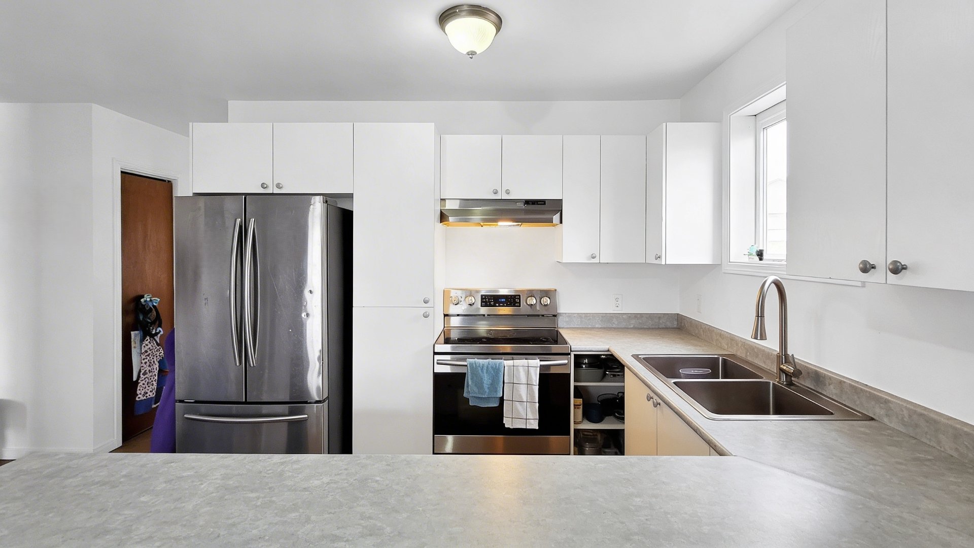 Photo - Kitchen