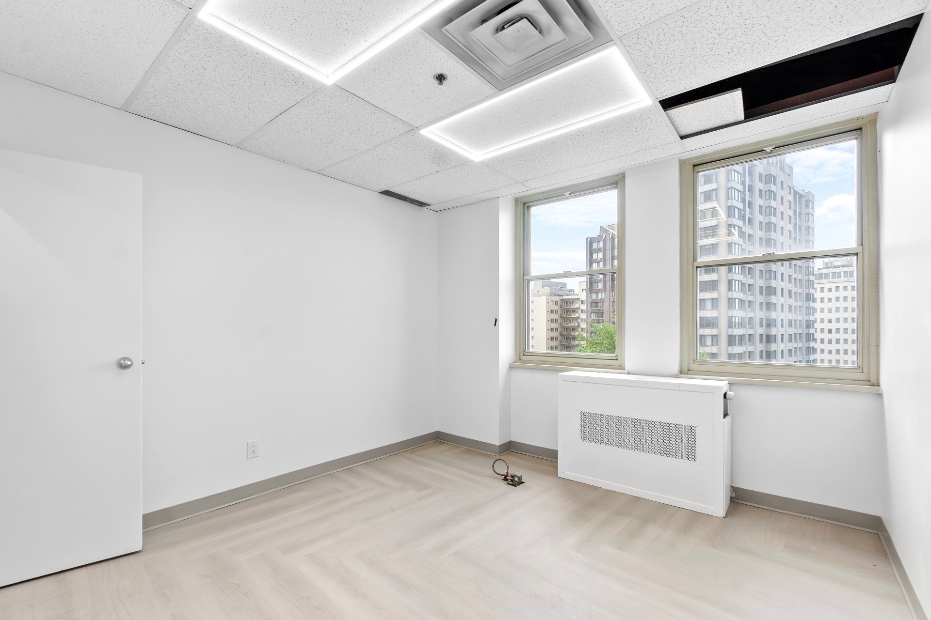 Photo - Bureau