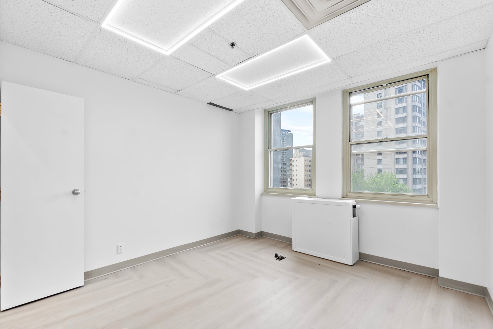Photo - Bureau