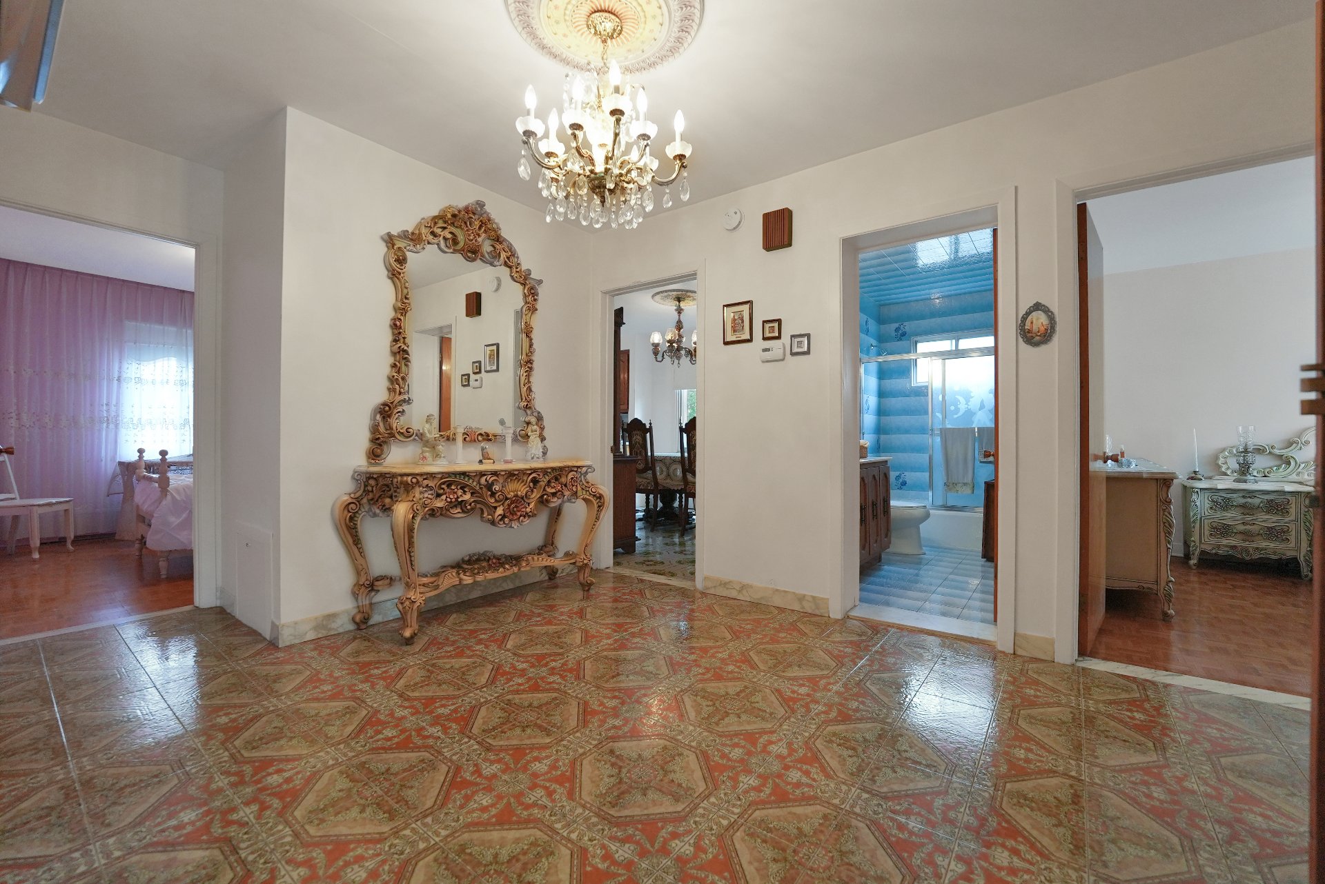 Photo - Salon