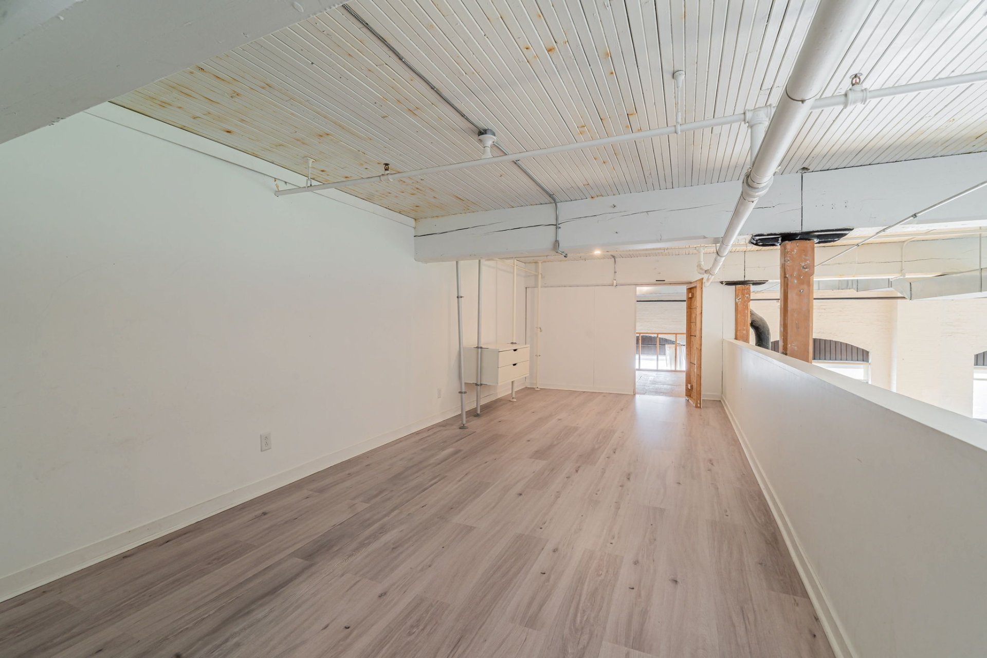 Photo - Mezzanine