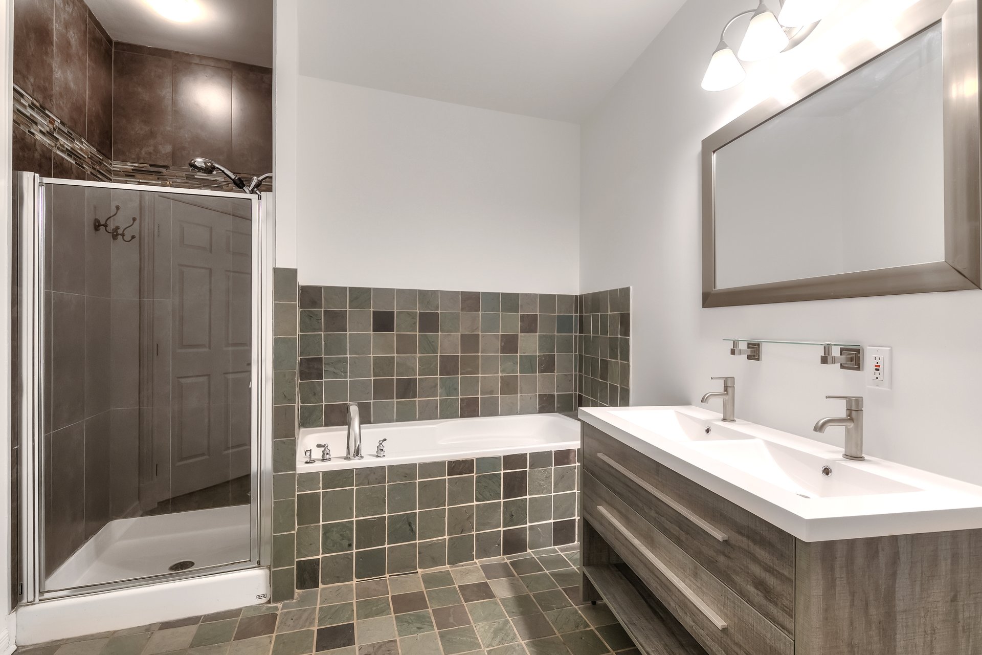 Photo - Bathroom
