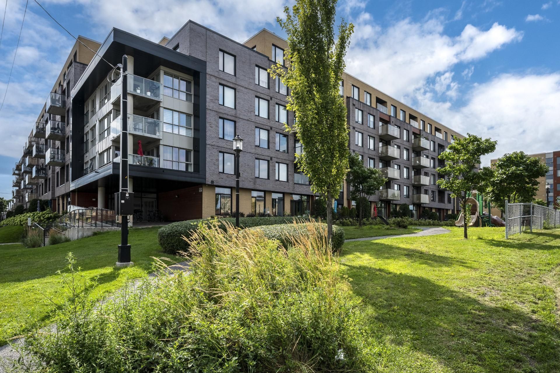 Photo - Façade