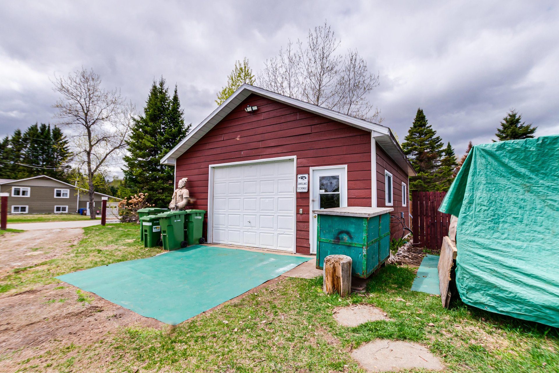 Photo - Garage