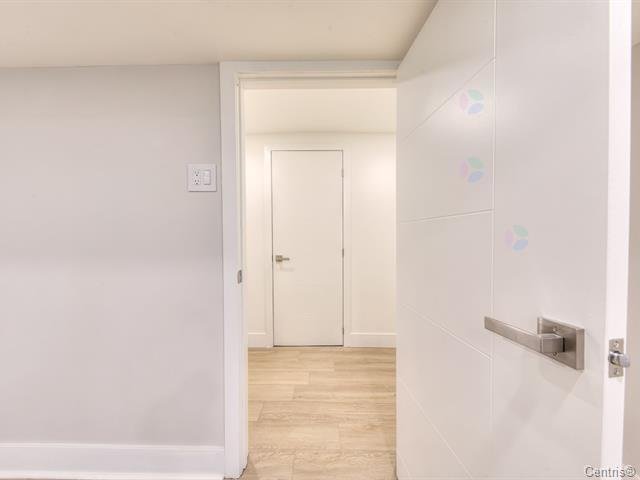 Photo - Walk-in closet