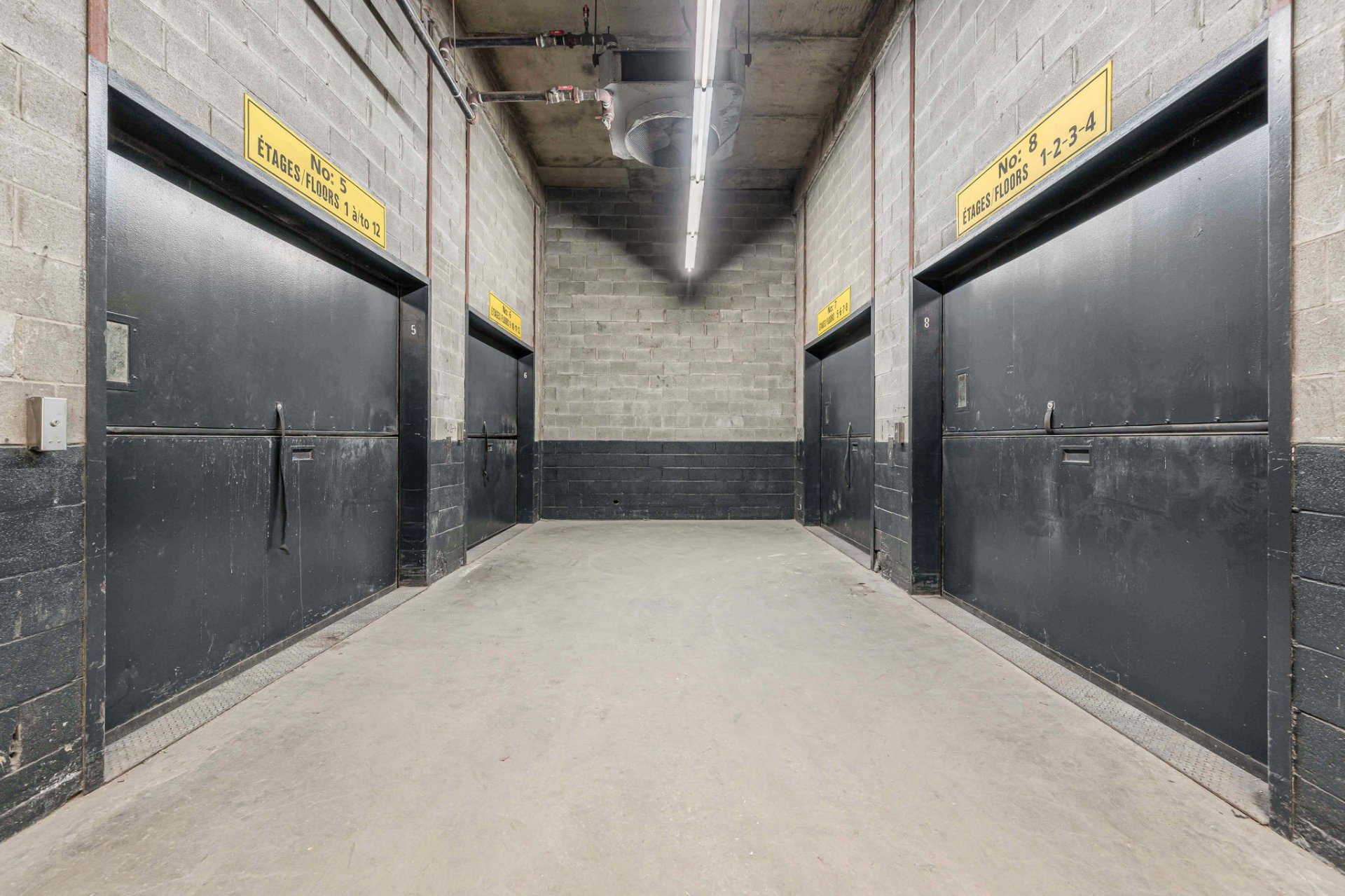 Photo - Shipping (door/dock)