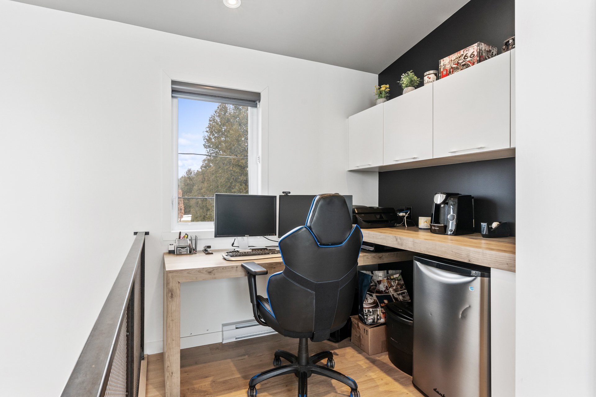 Photo - Bureau