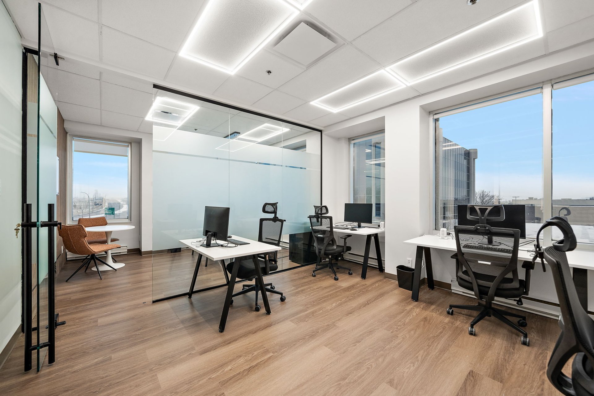 Photo - Bureau