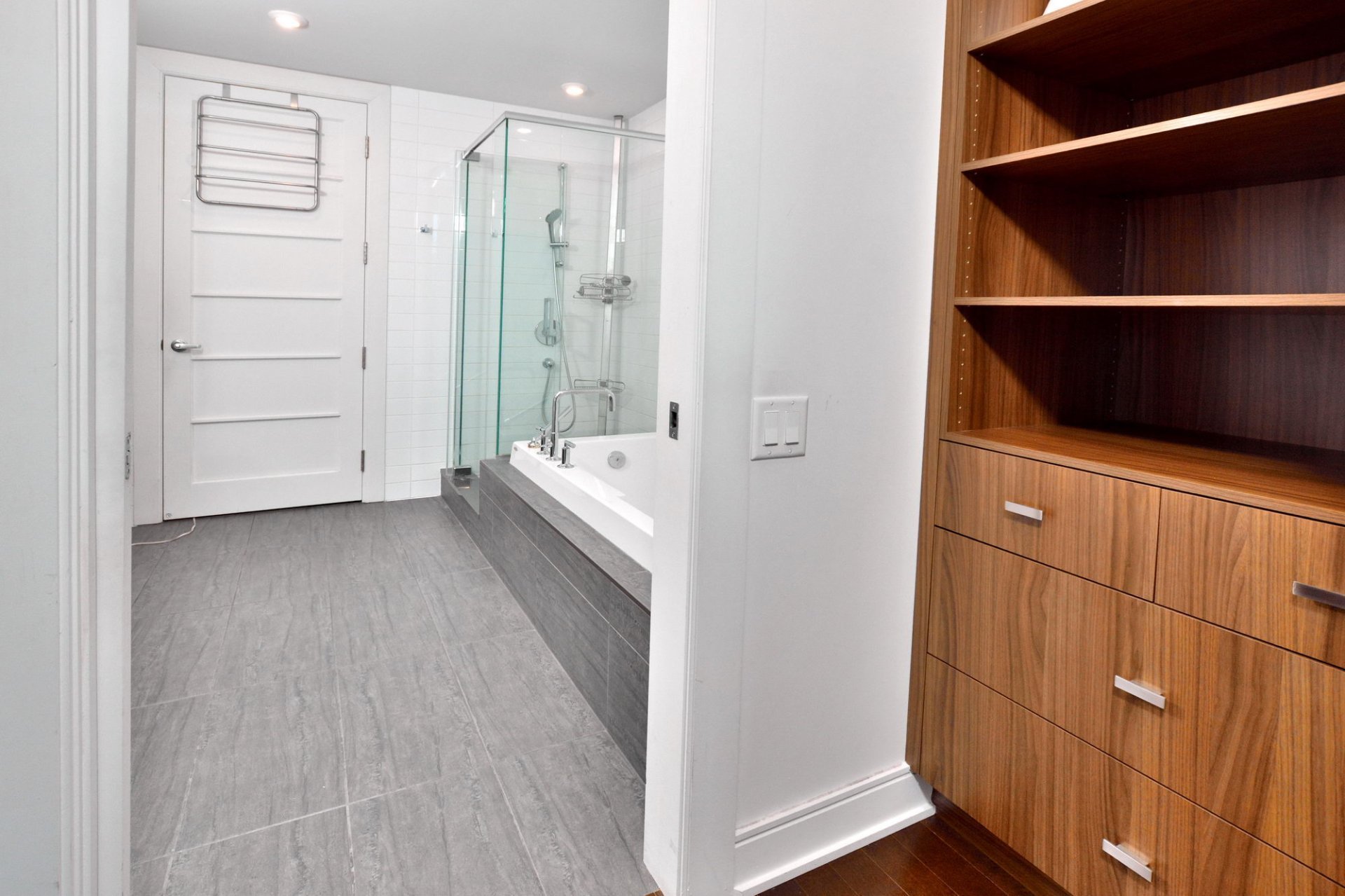 Photo - Salle de bains attenante à la CCP