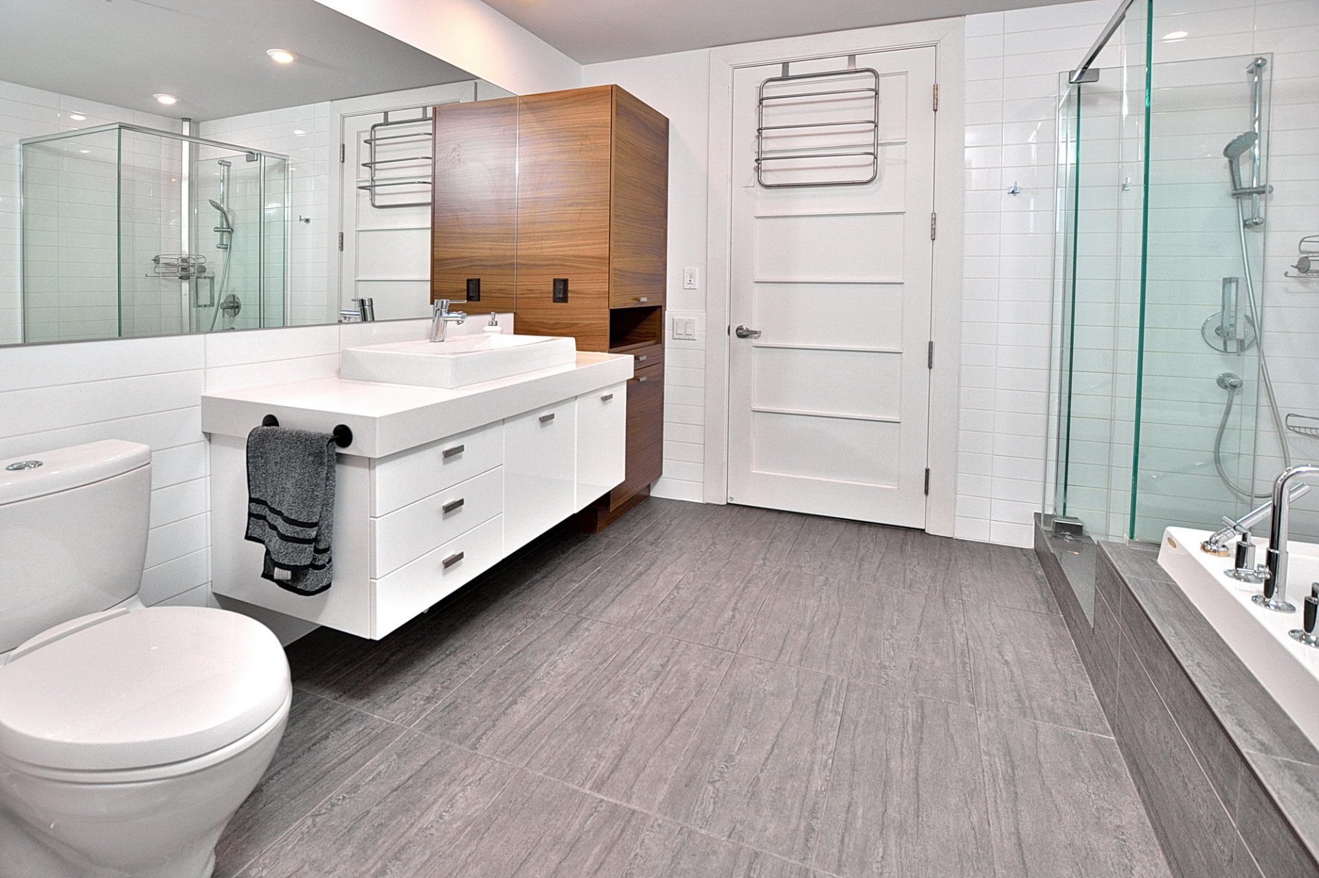 Photo - Salle de bains attenante à la CCP