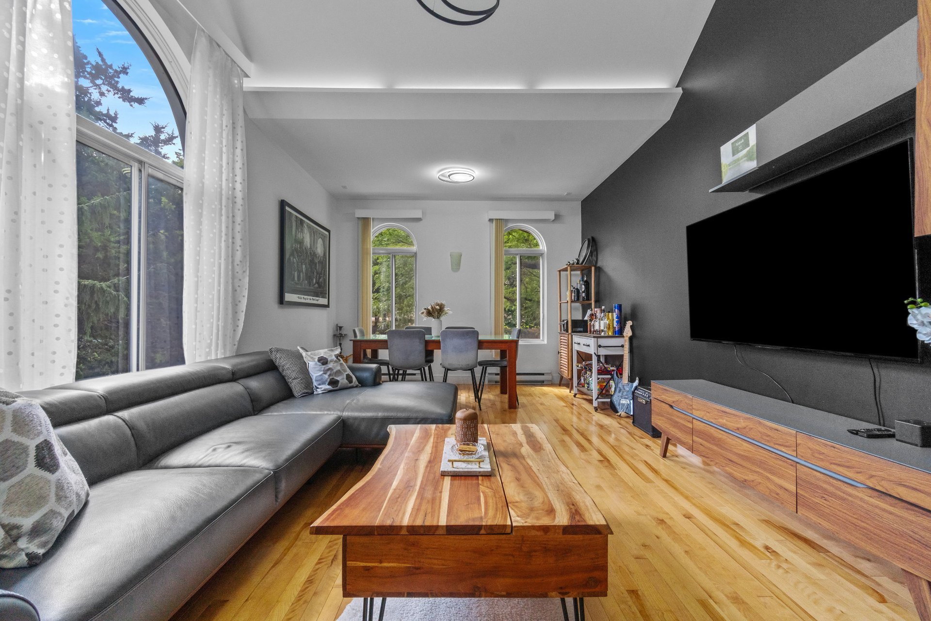 Photo - Mezzanine