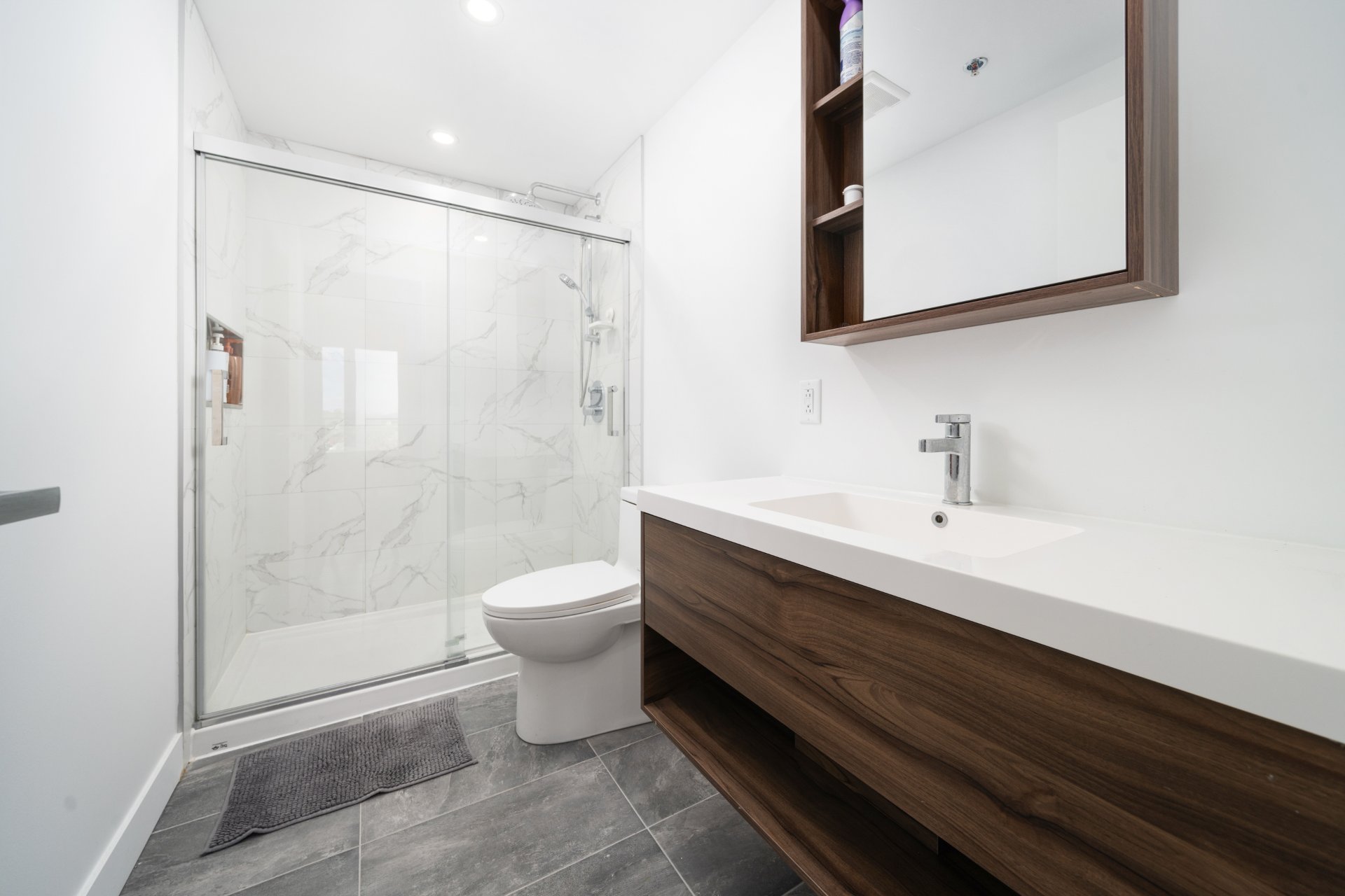 Photo - Salle de bains attenante à la CCP