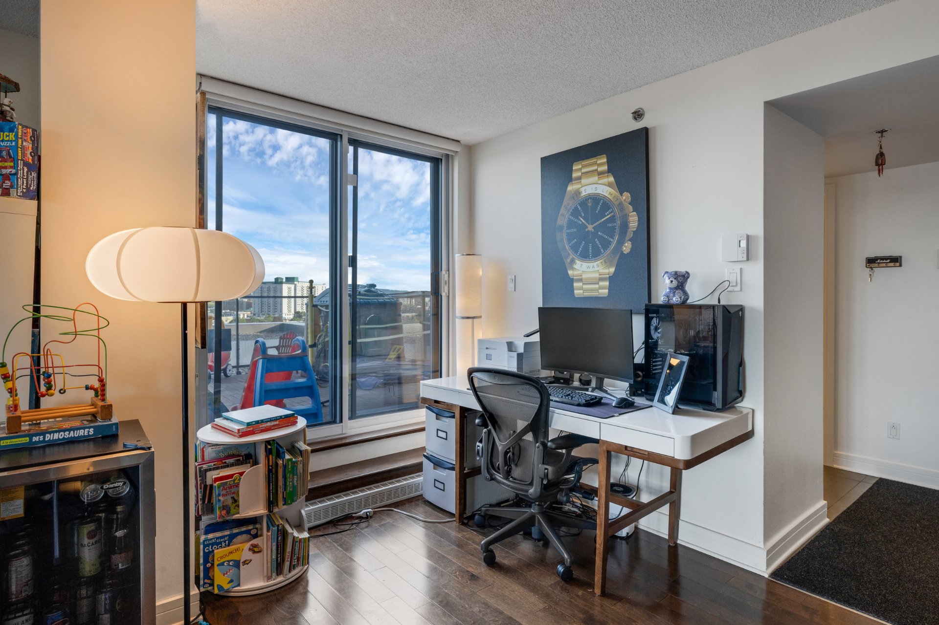 Photo - Bureau