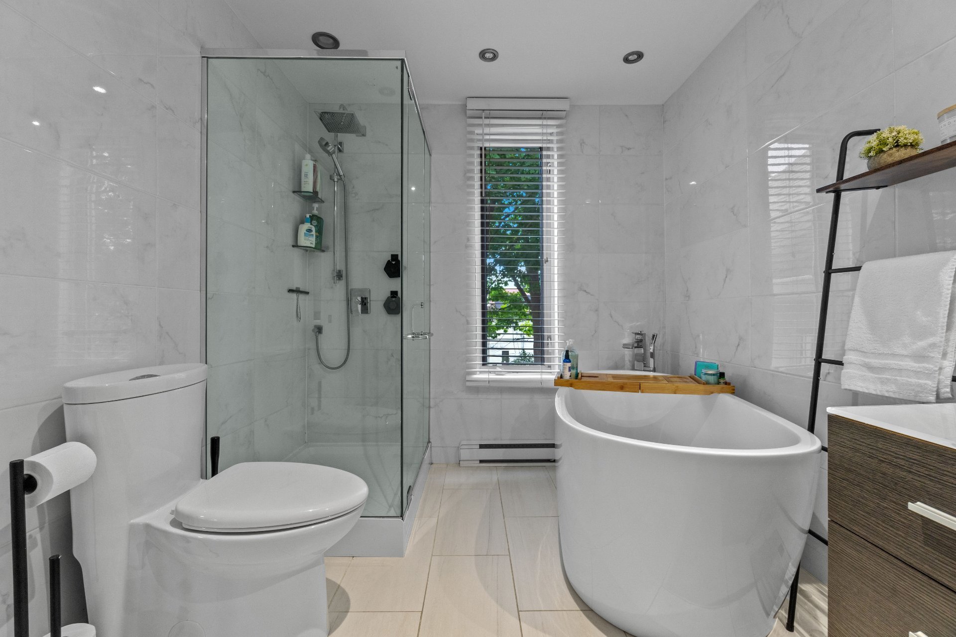 Photo - Ensuite bathroom