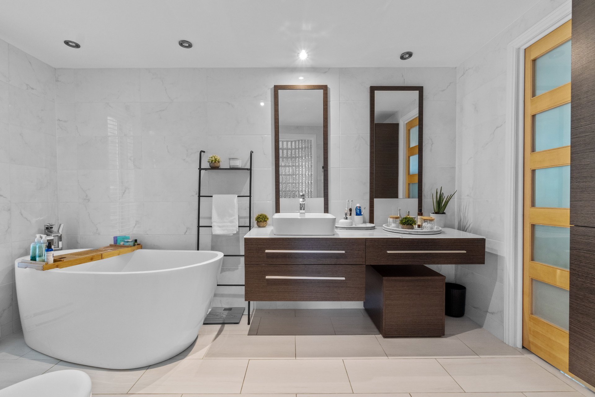 Photo - Ensuite bathroom