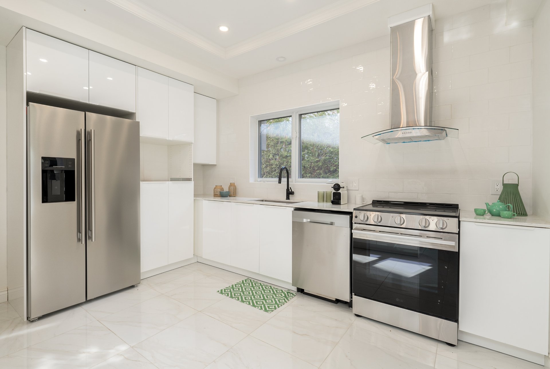 Photo - Kitchen