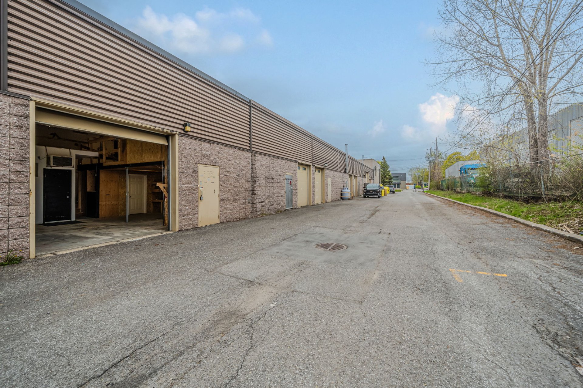 Photo - Garage