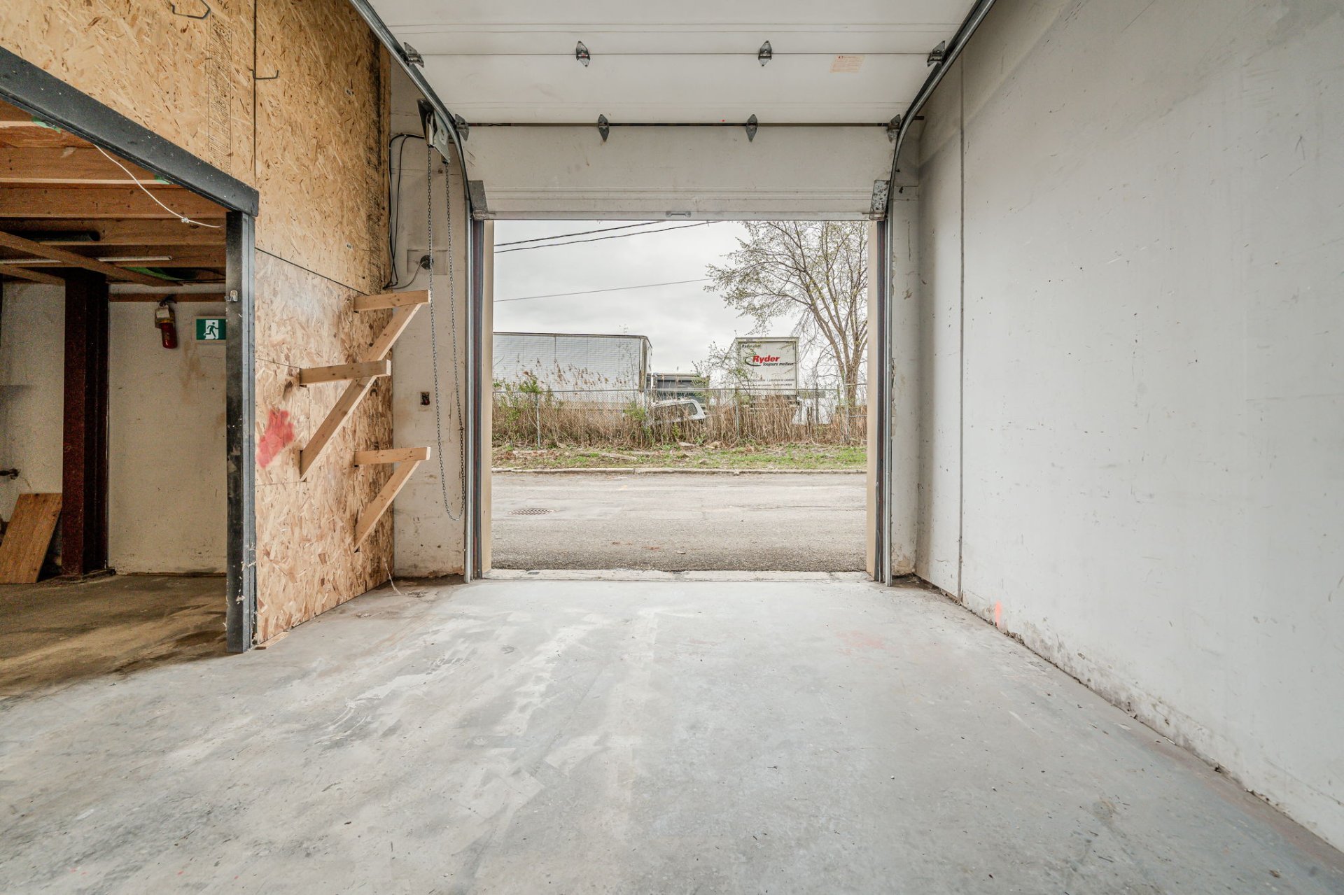 Photo - Garage