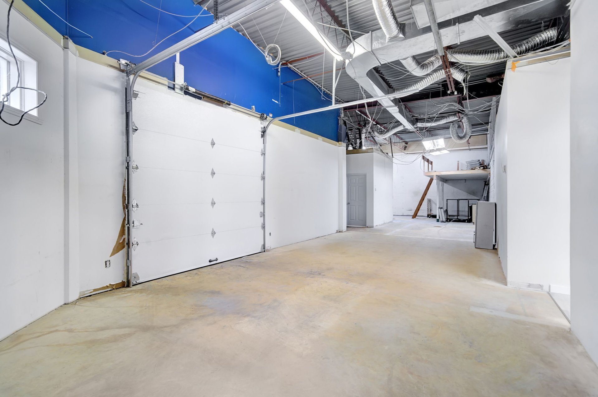 Photo - Garage