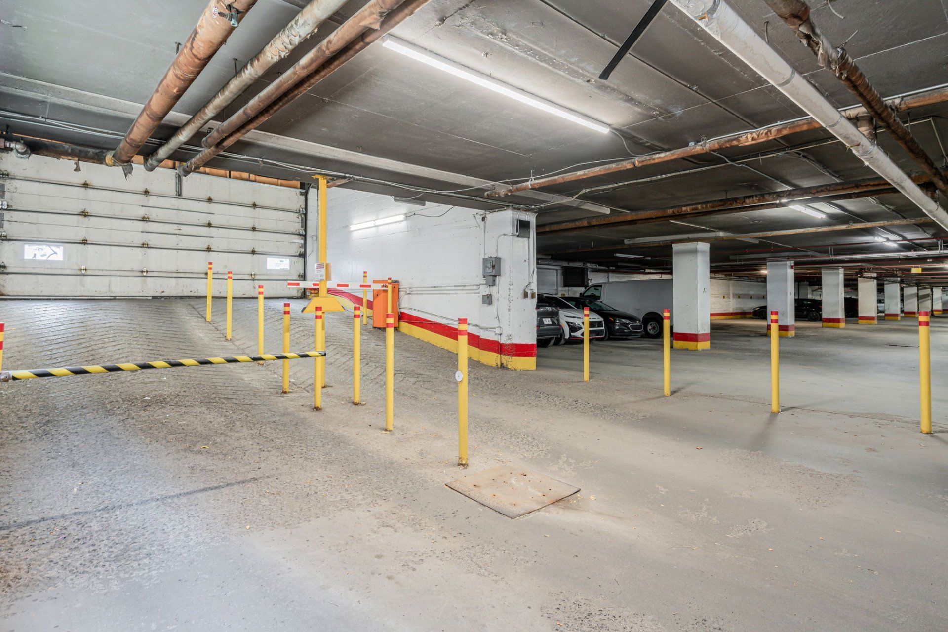 Photo - Garage