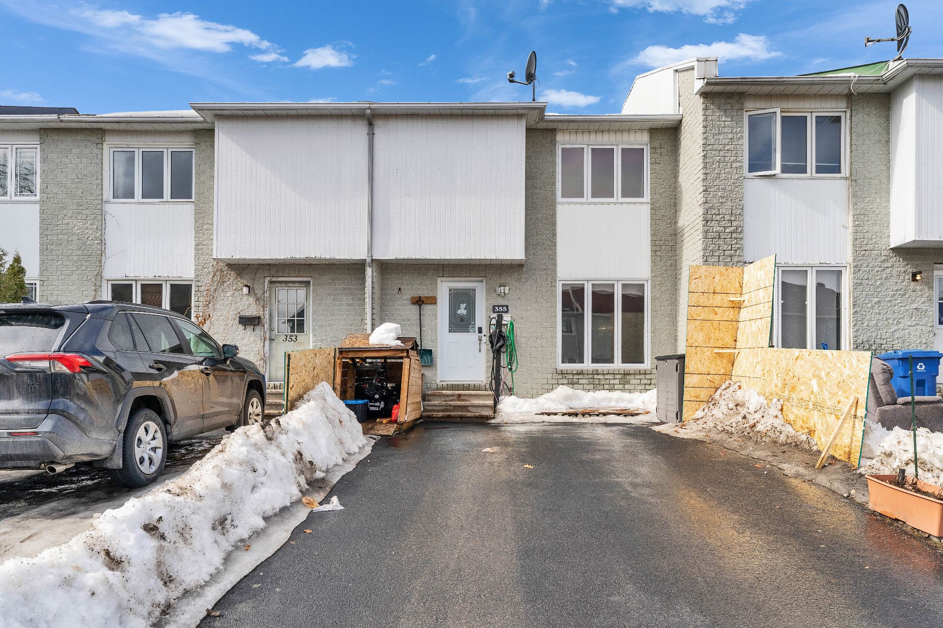 Photo - Exterior entrance