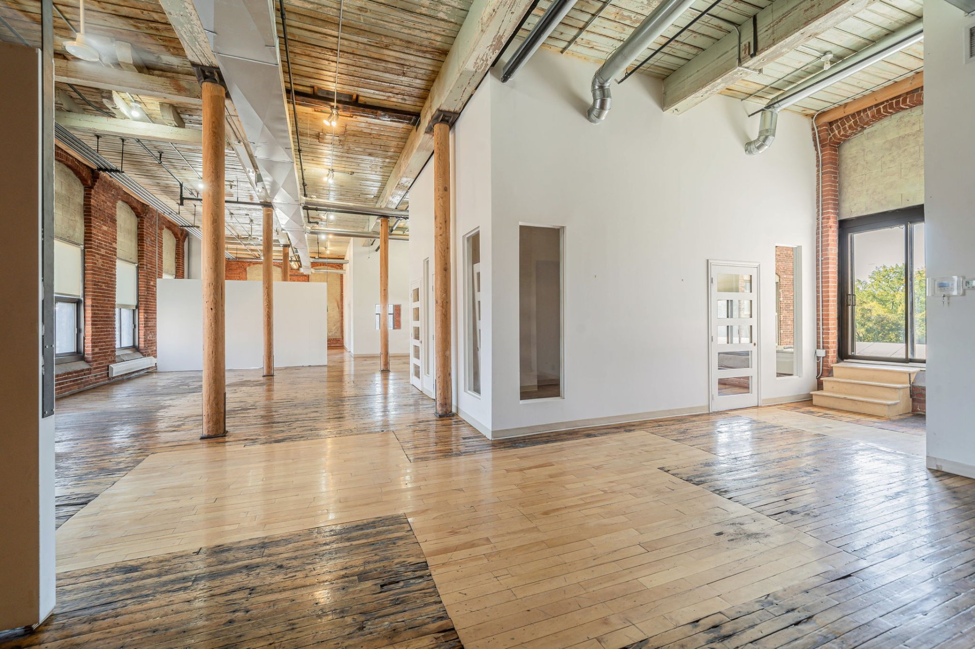 Photo - Interior