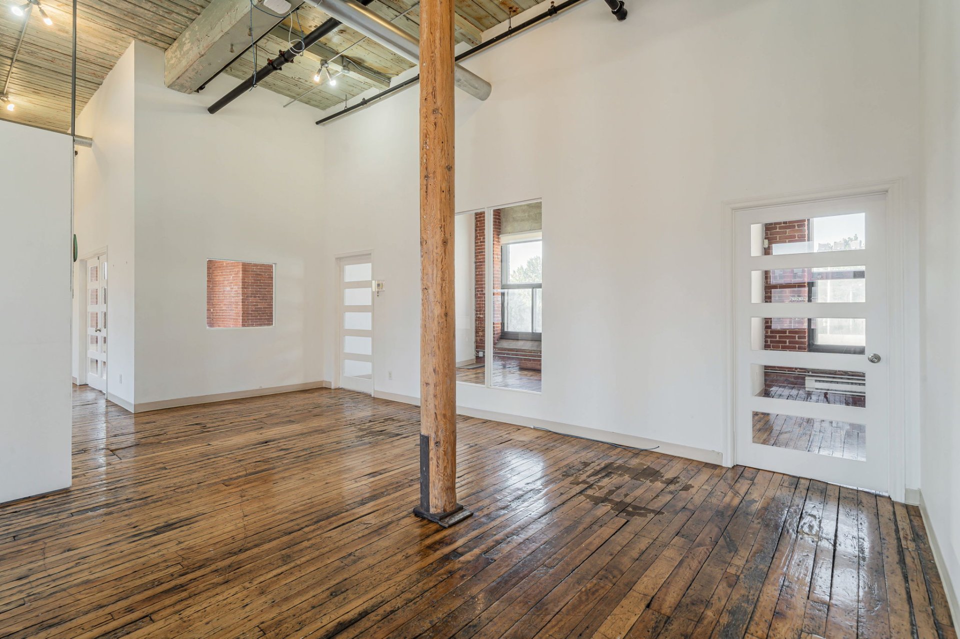 Photo - Interior
