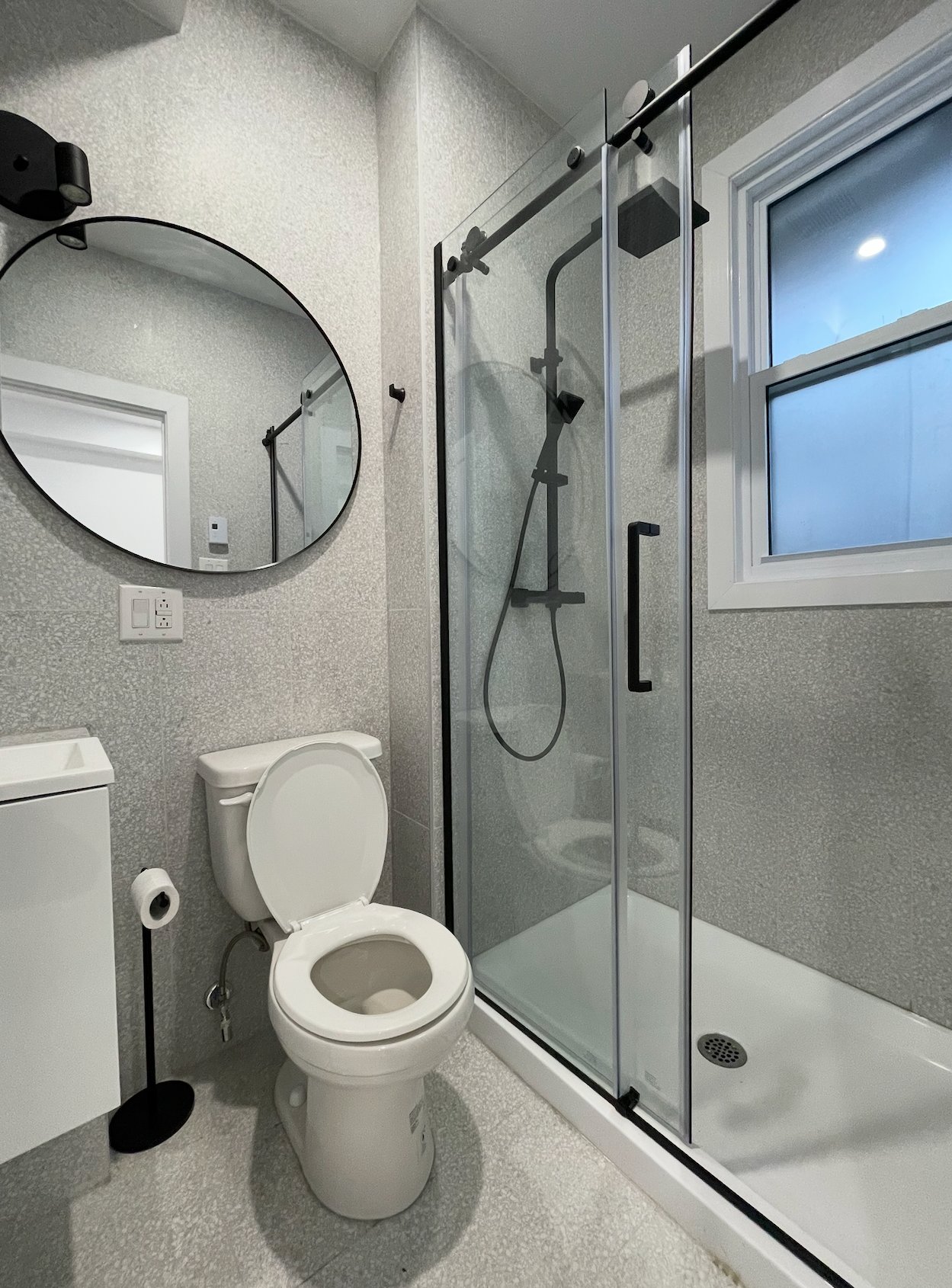 Photo - Ensuite bathroom