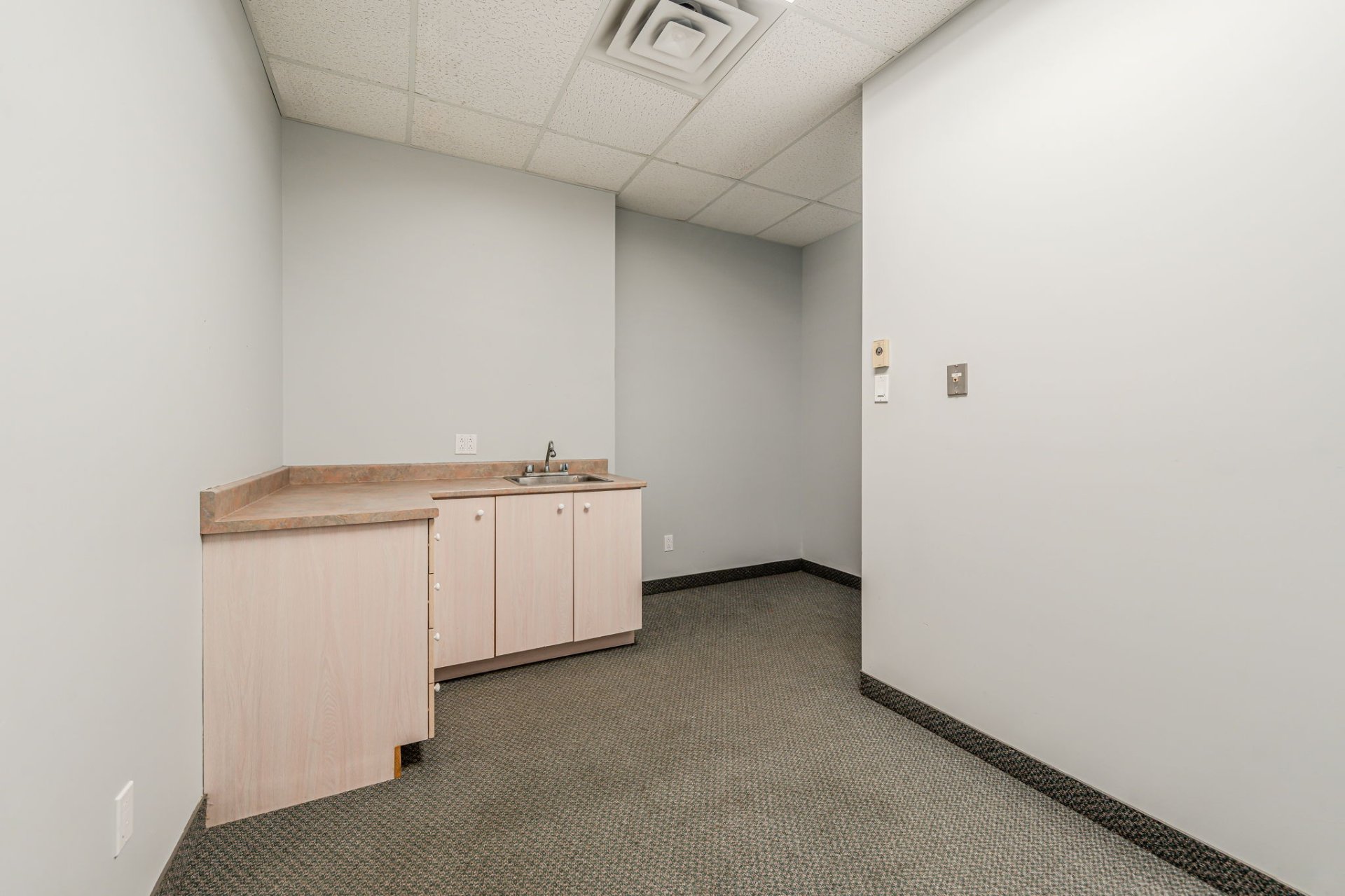 Photo - Kitchenette