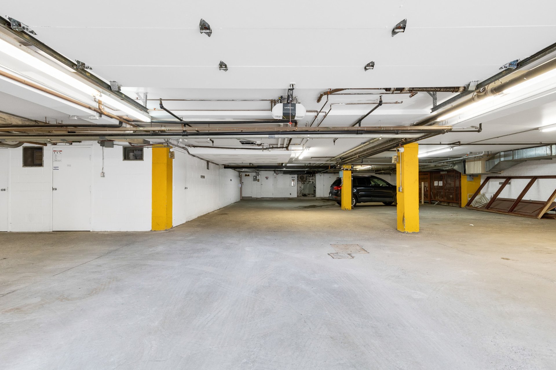 Photo - Garage