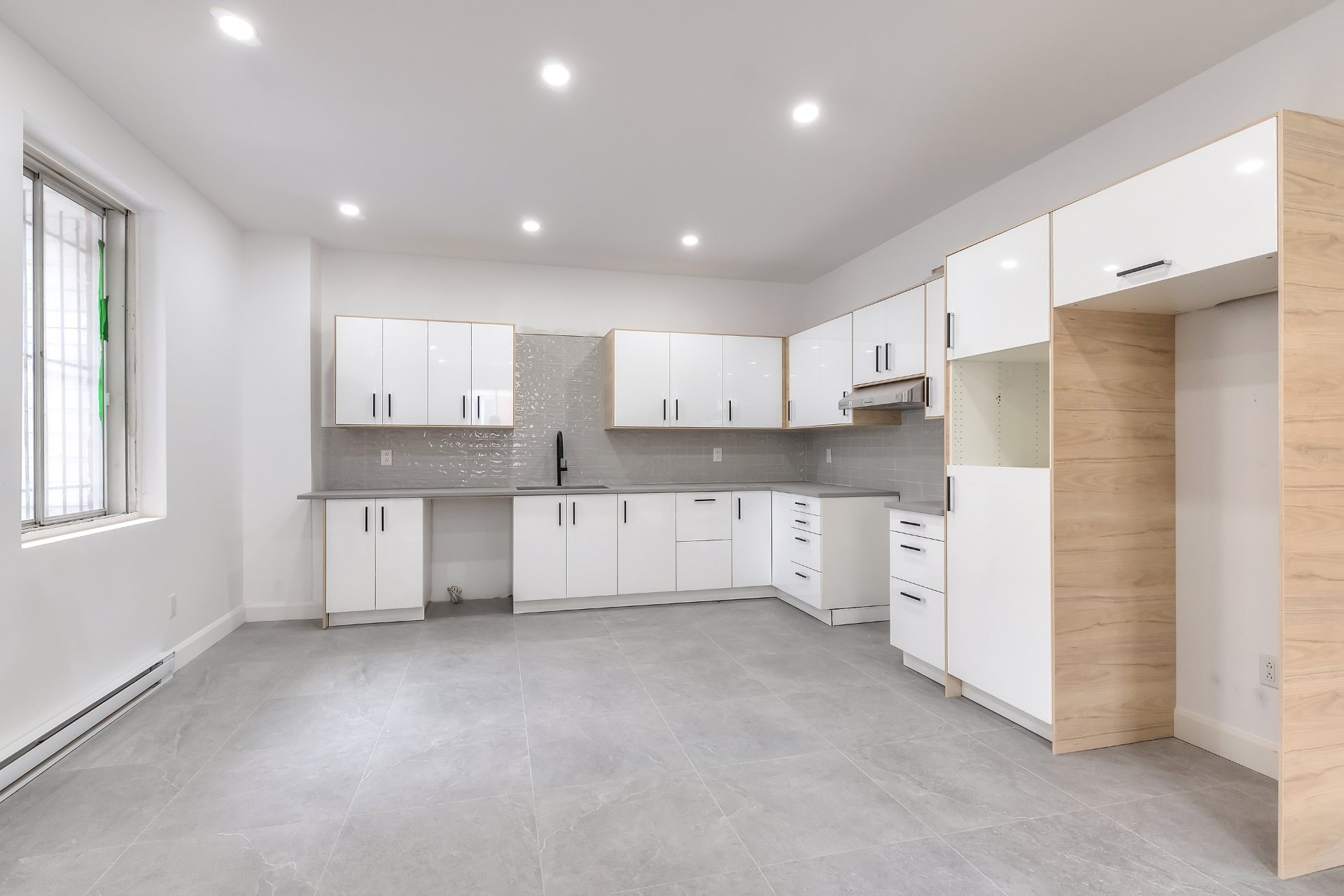 Photo - Kitchen