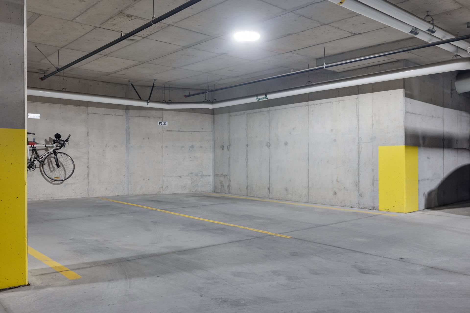Photo - Garage