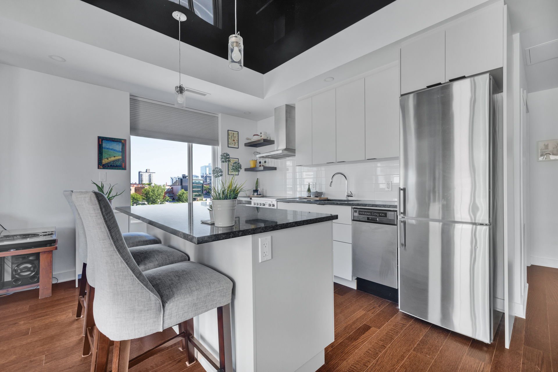 Photo - Kitchen