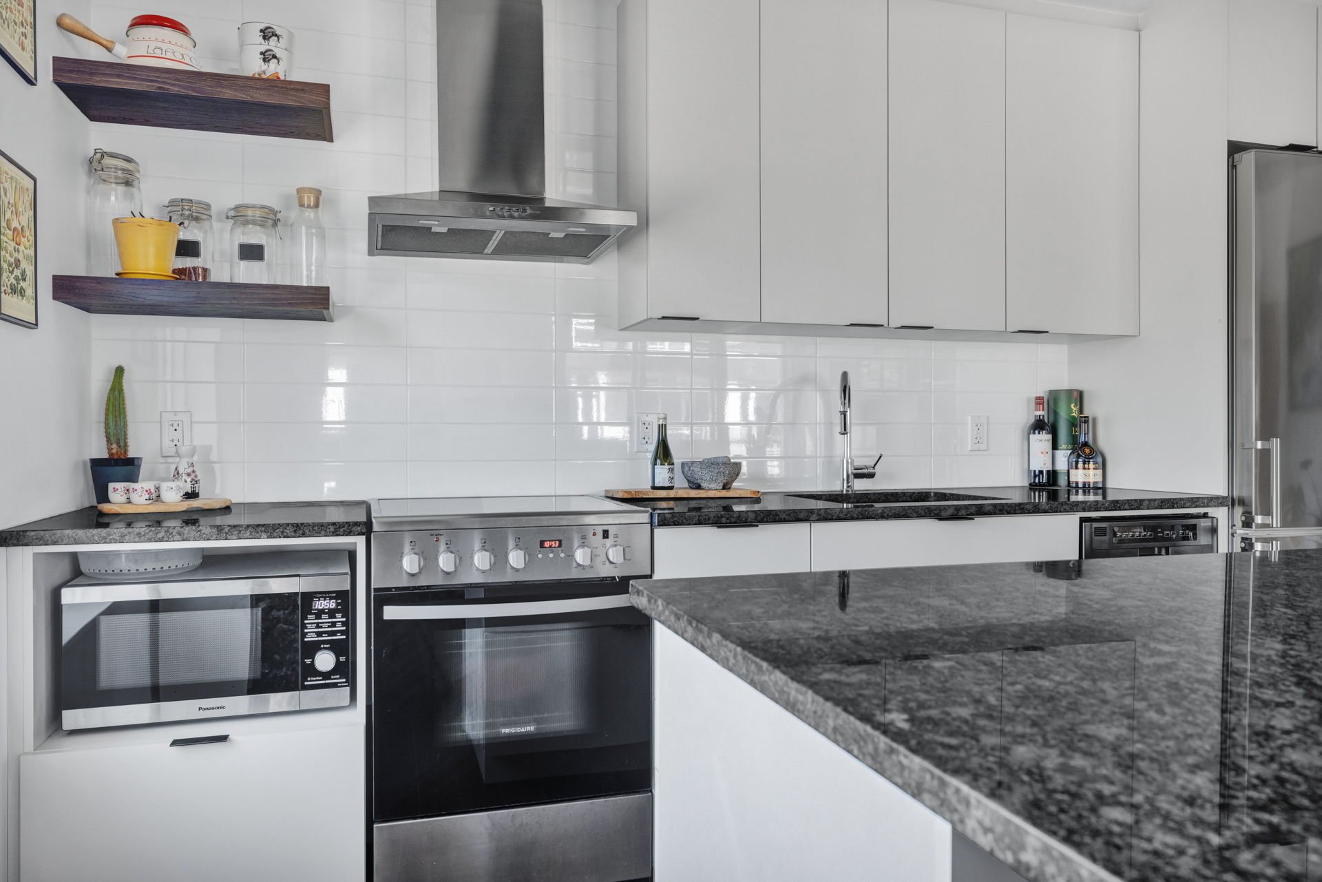 Photo - Kitchen