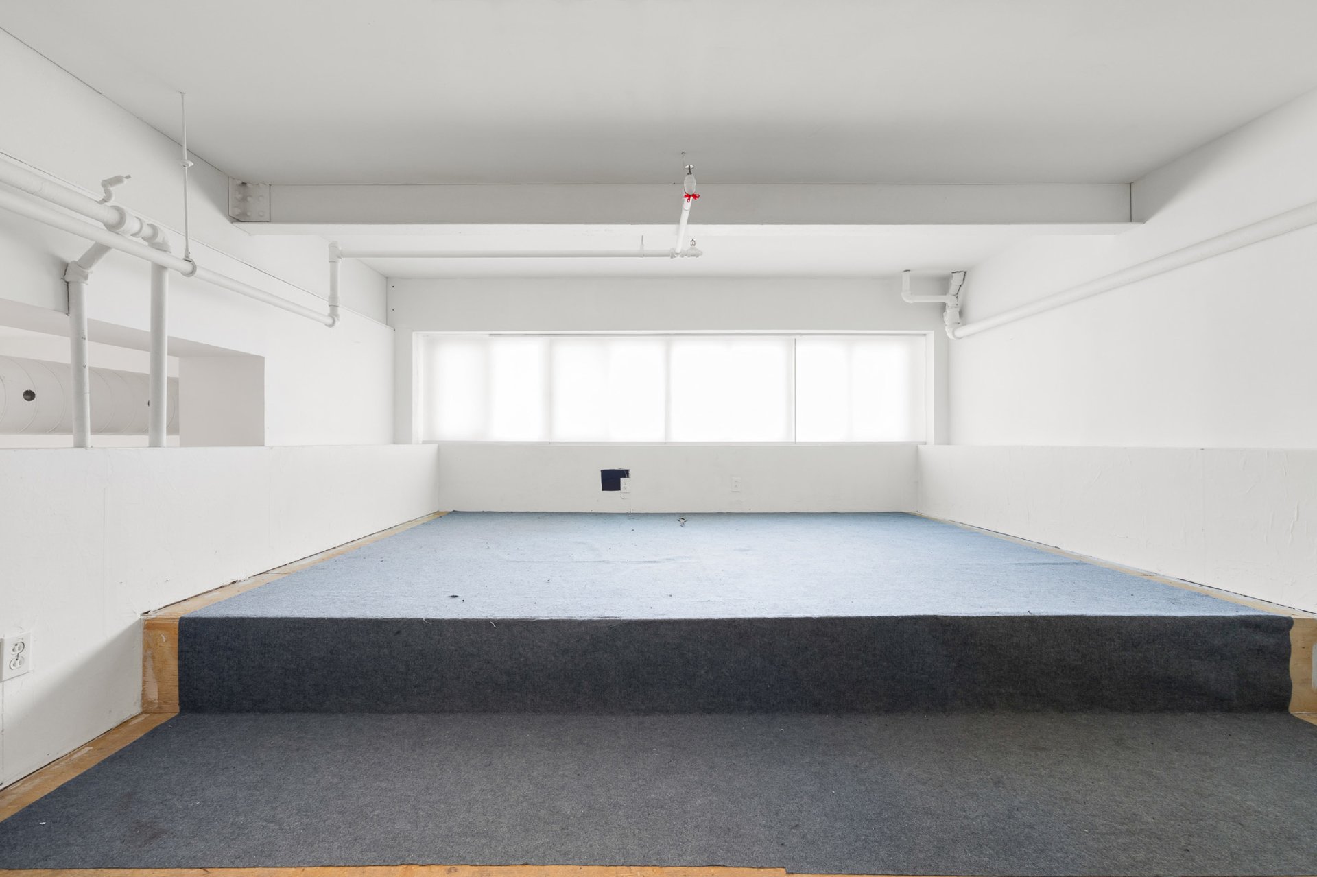 Photo - Mezzanine