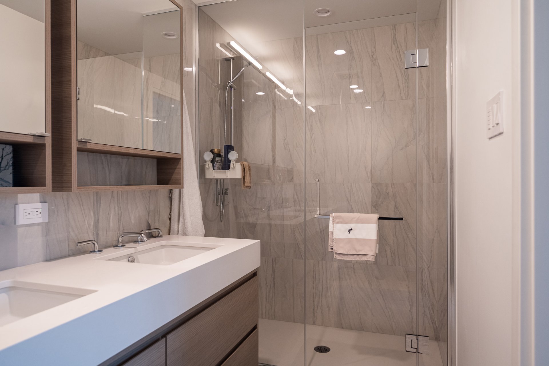Photo - Ensuite bathroom