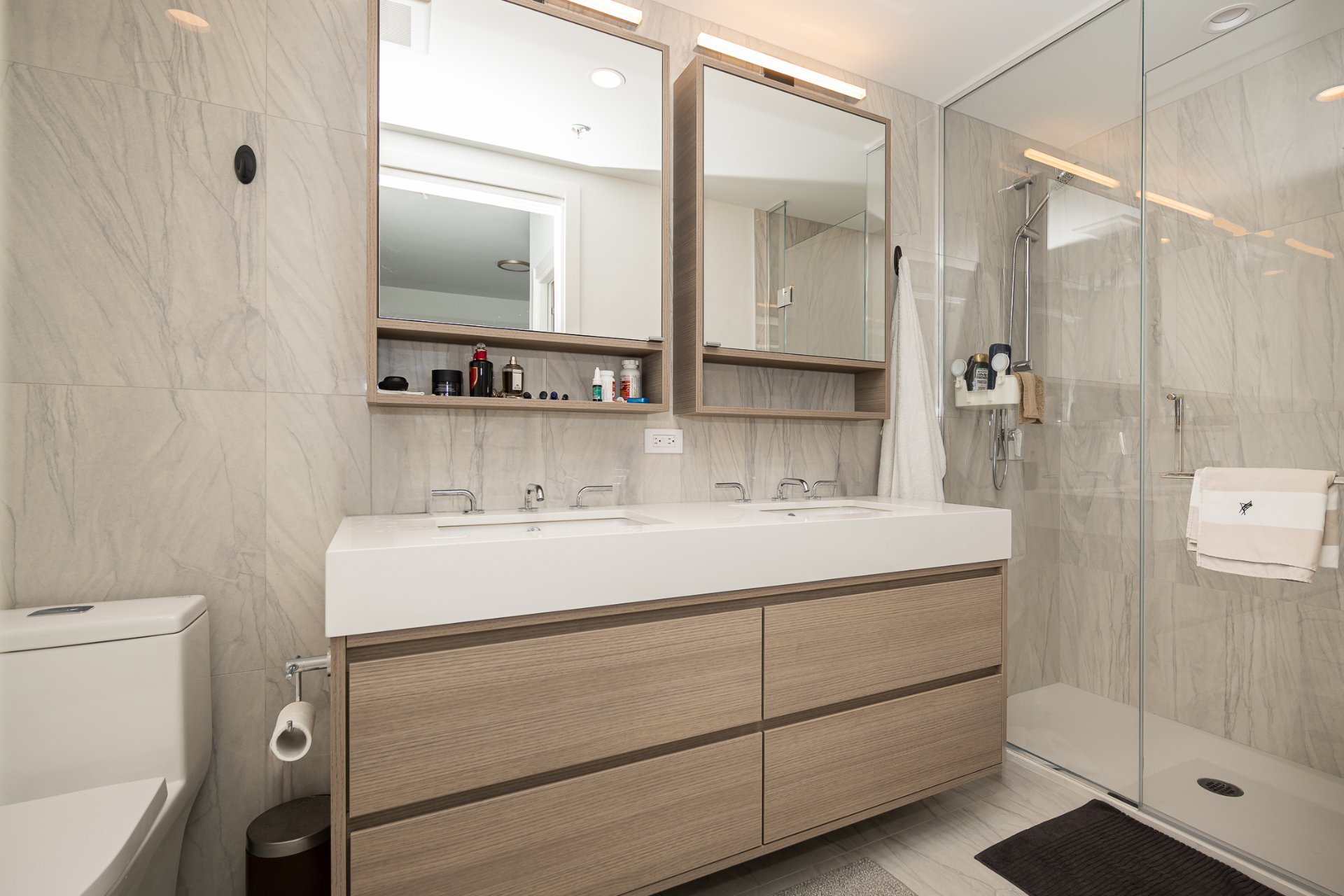 Photo - Ensuite bathroom