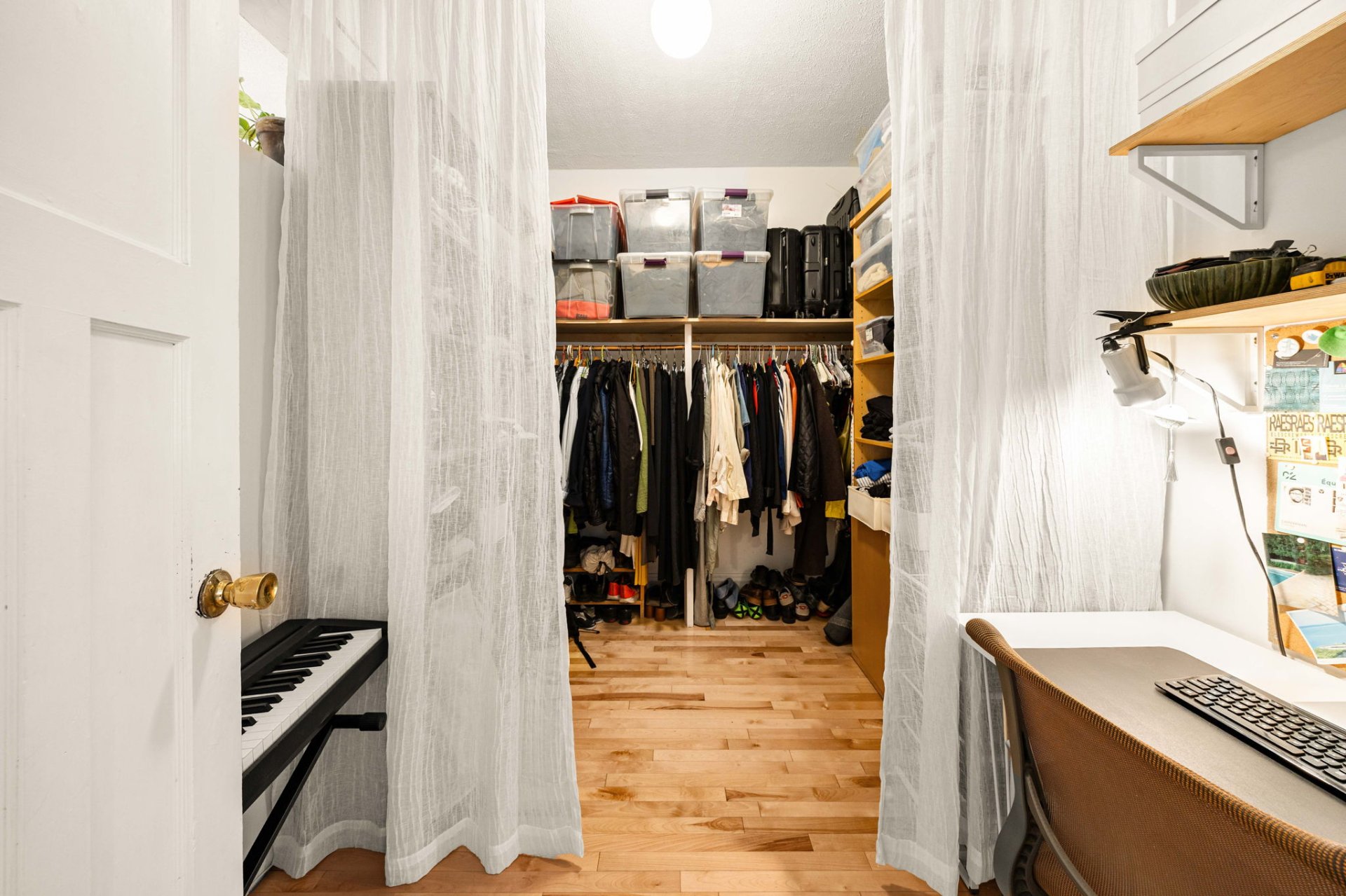 Photo - Bureau