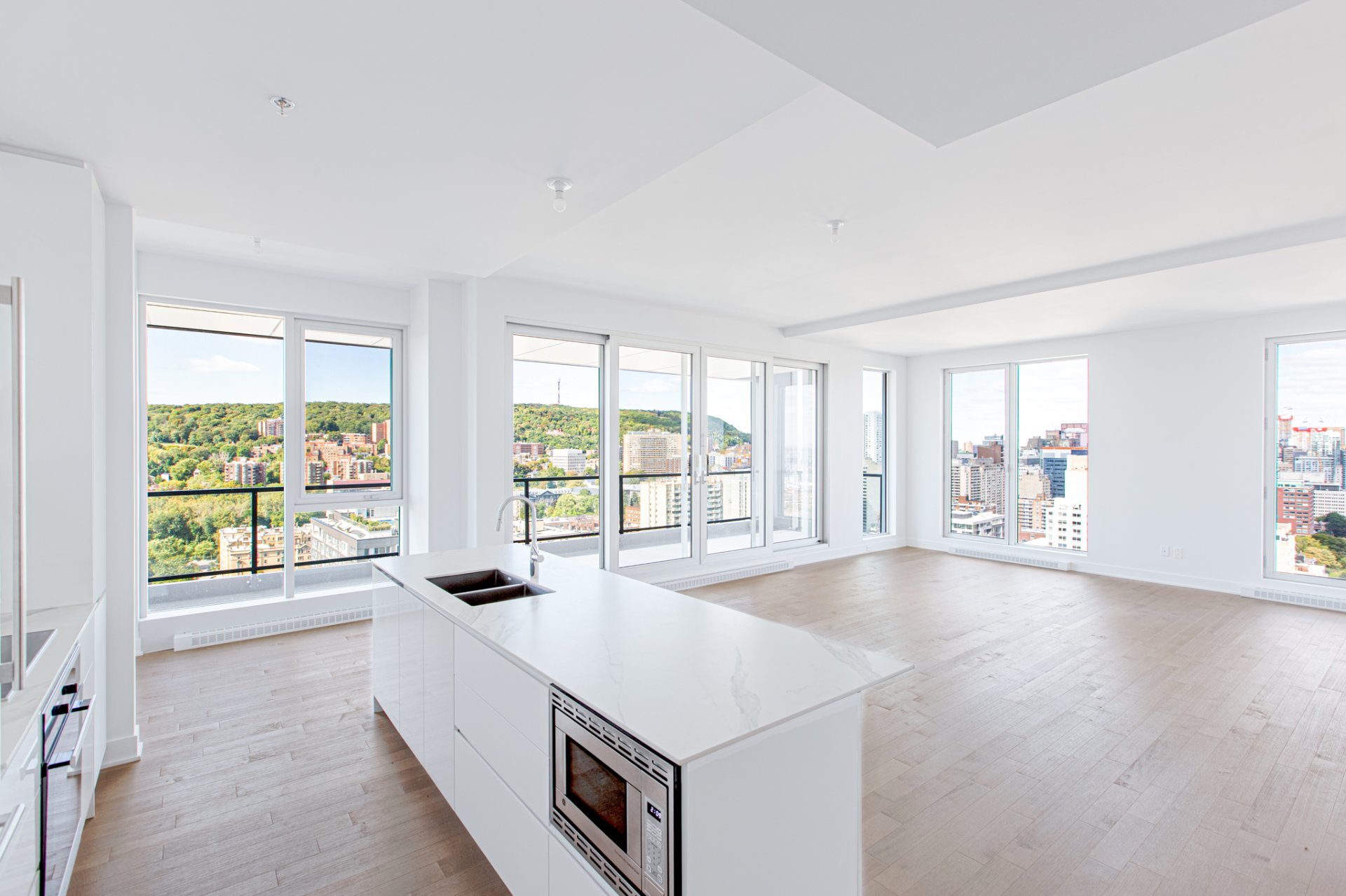 Photo - Kitchen