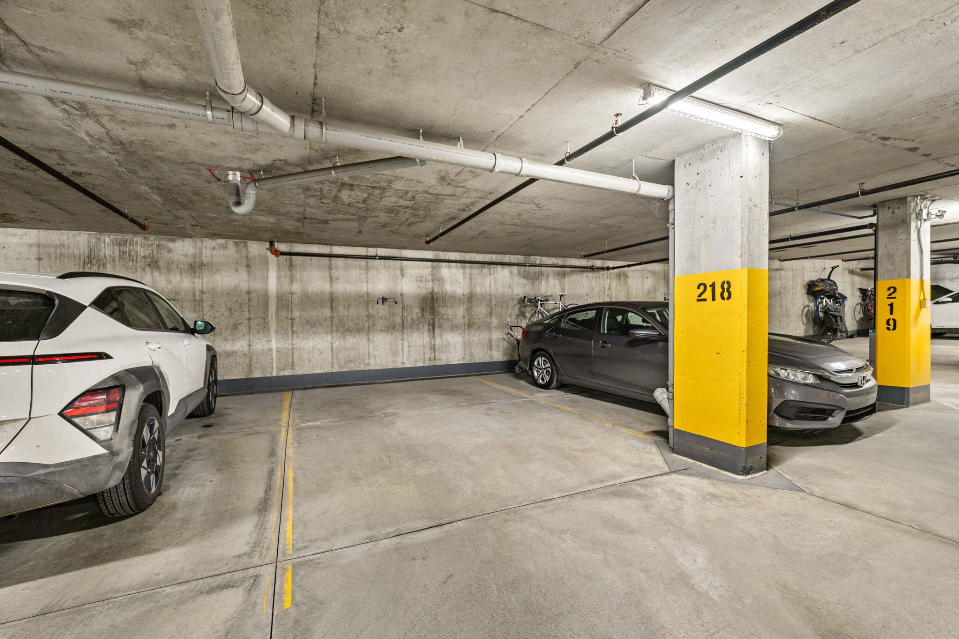 Photo - Garage