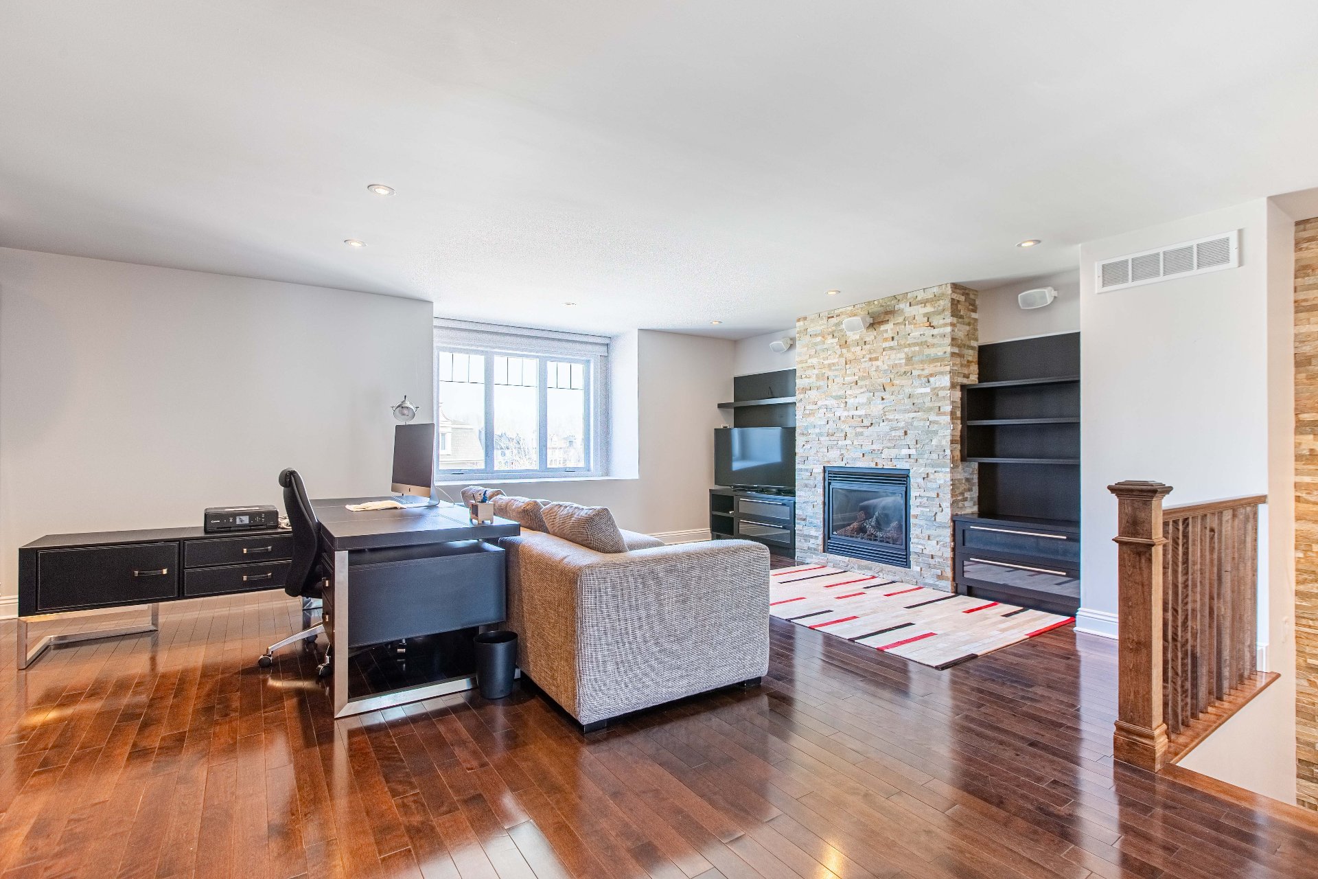 Photo - Family room