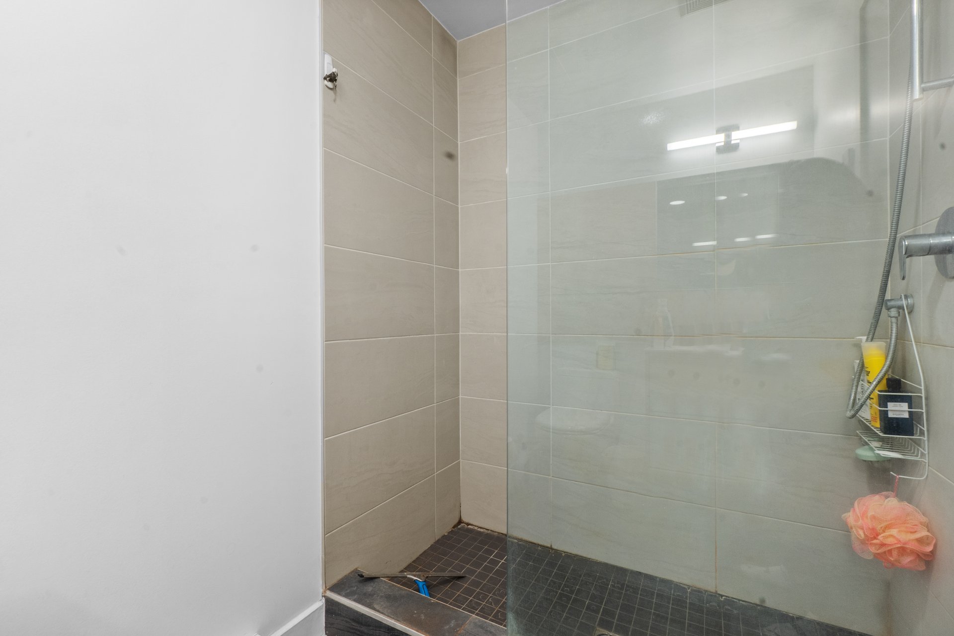 Photo - Salle de bains attenante à la CCP