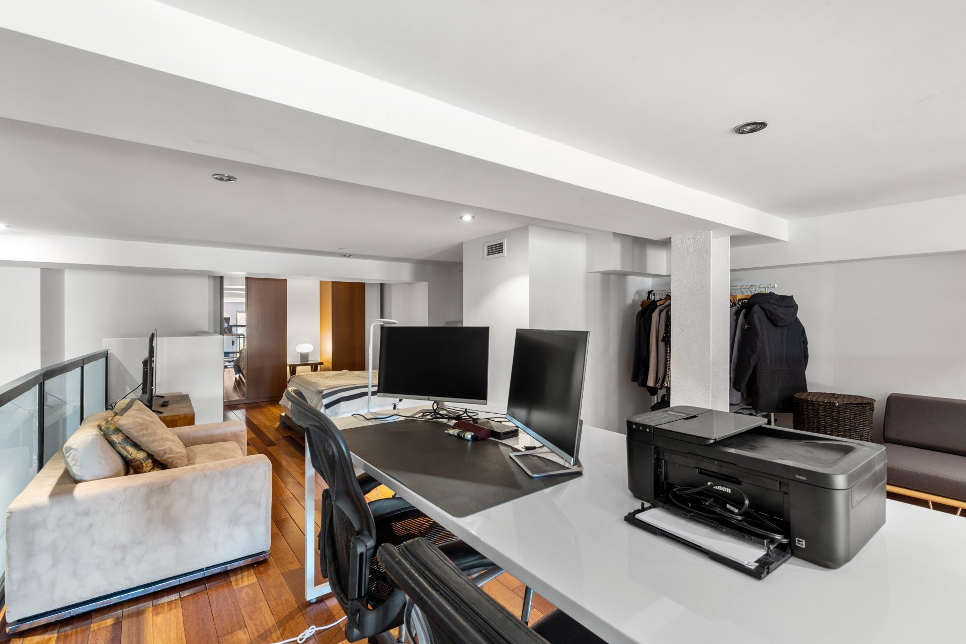 Photo - Mezzanine