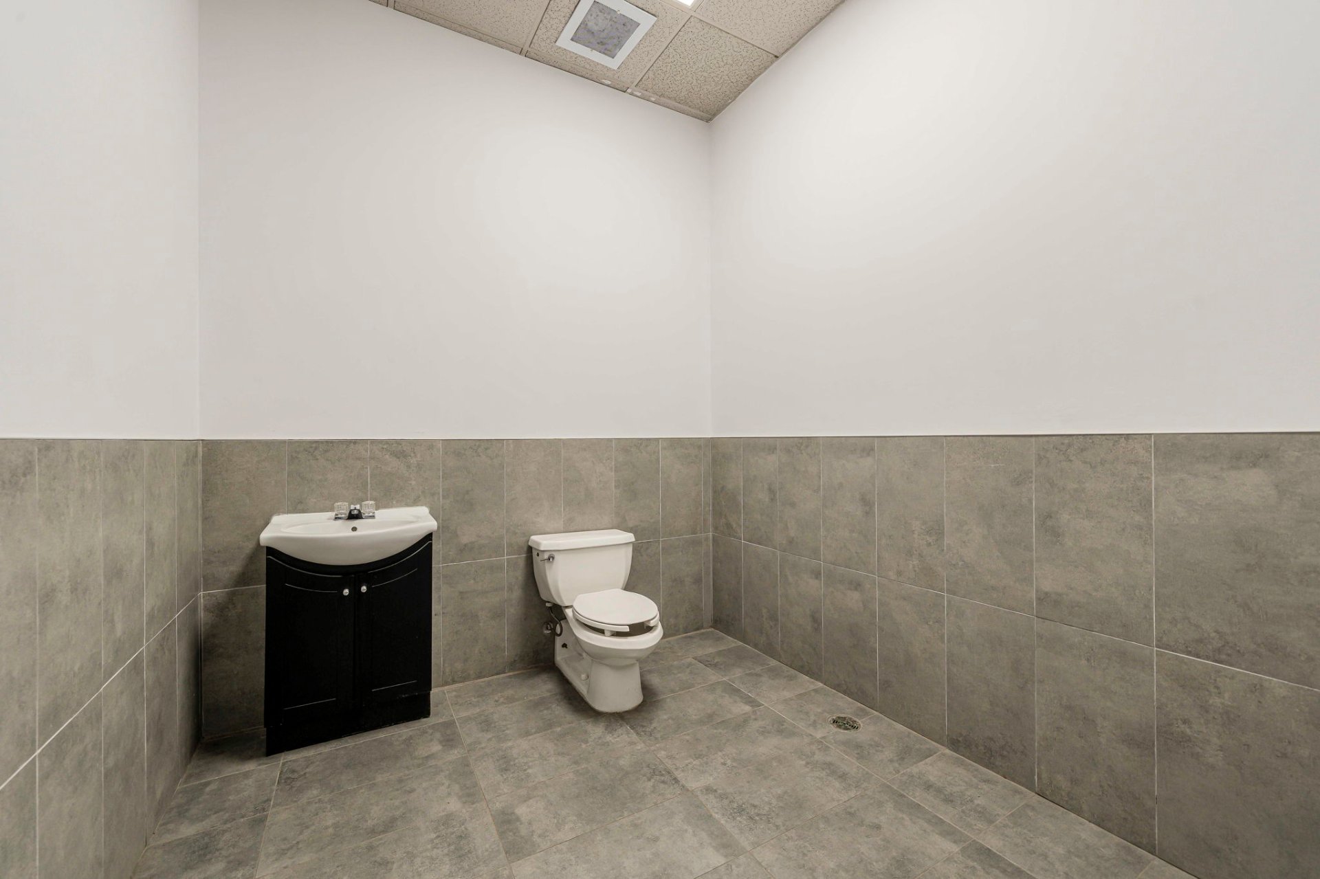 Photo - Bathroom
